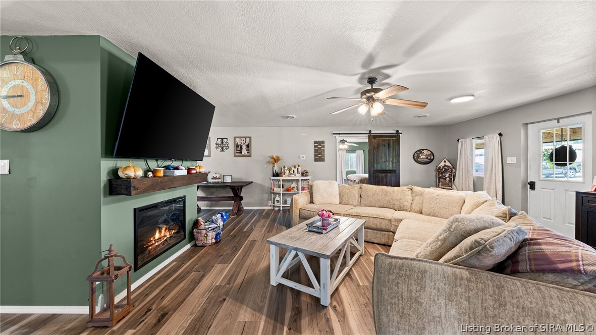 1119 N Greenbriar Drive Property Photo 18