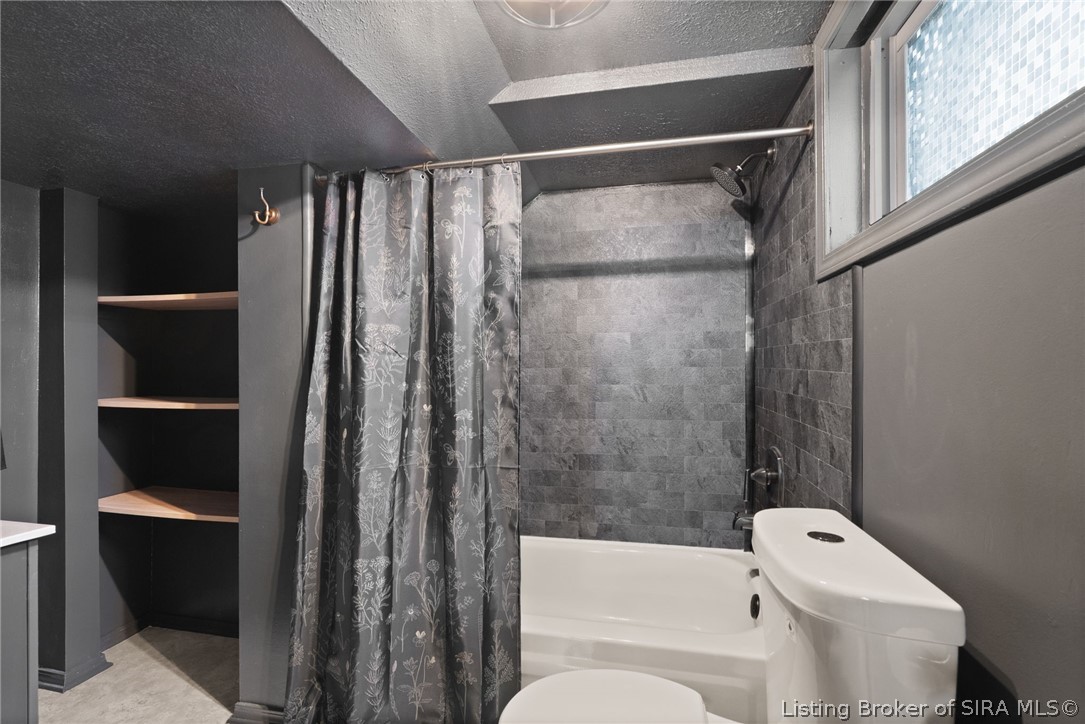 904 Silver Street Property Photo 34