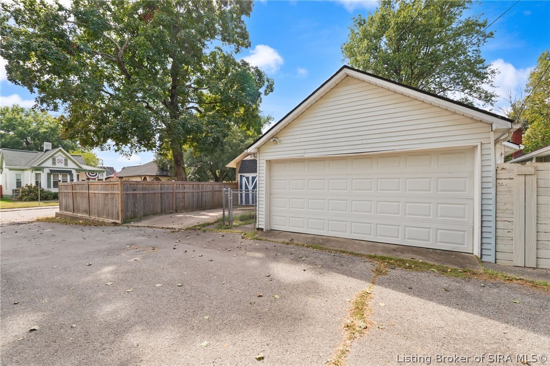 904 Silver Street Property Photo 45