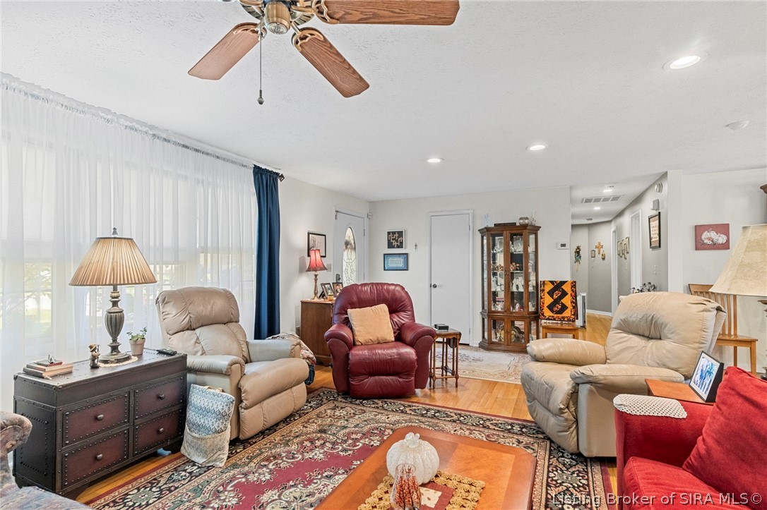 709 Montclair Street Property Photo 4