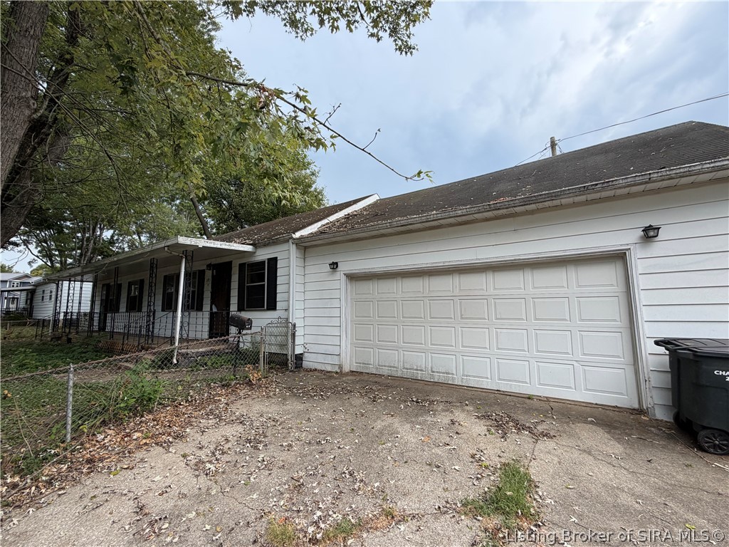 323 Hampton Court Property Photo 1