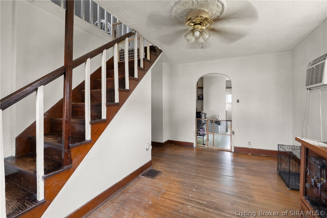 1715 Mcdonald Property Photo 4