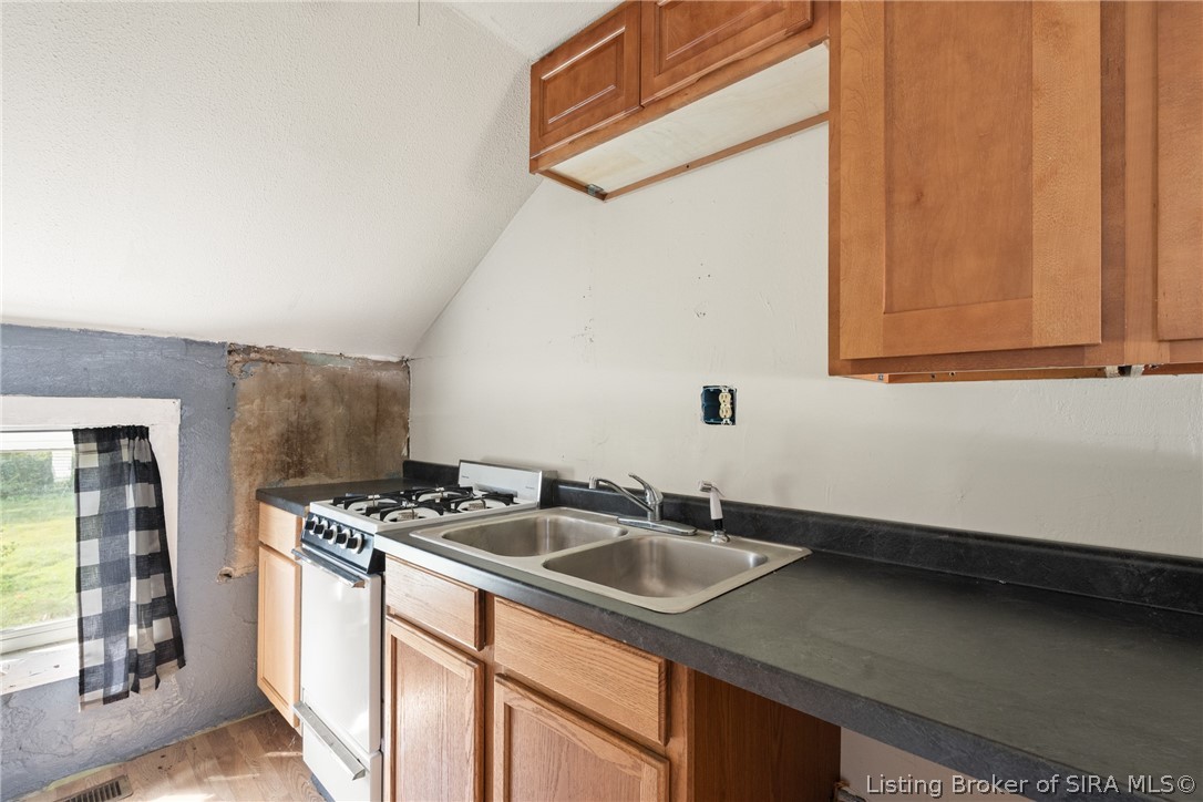 1715 Mcdonald Property Photo 28