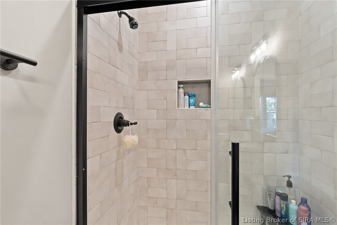707 Mechanic Property Photo 19