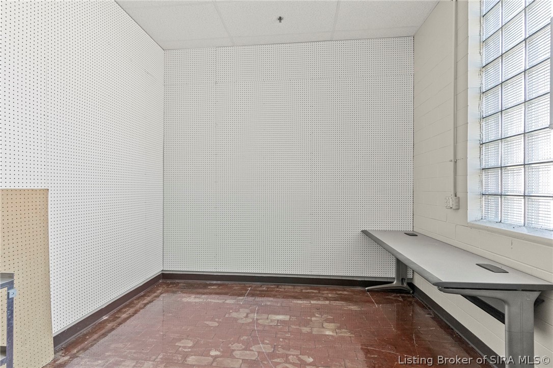107 W Fifth Street Property Photo 6