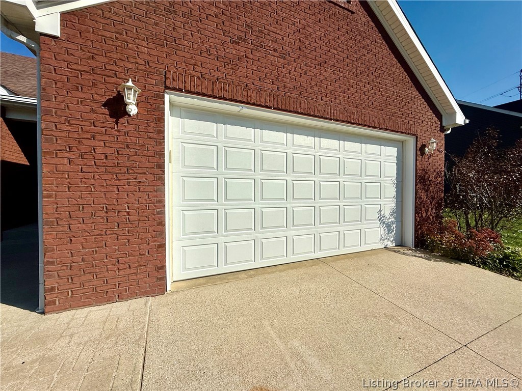 406 Crest Way Property Photo 5