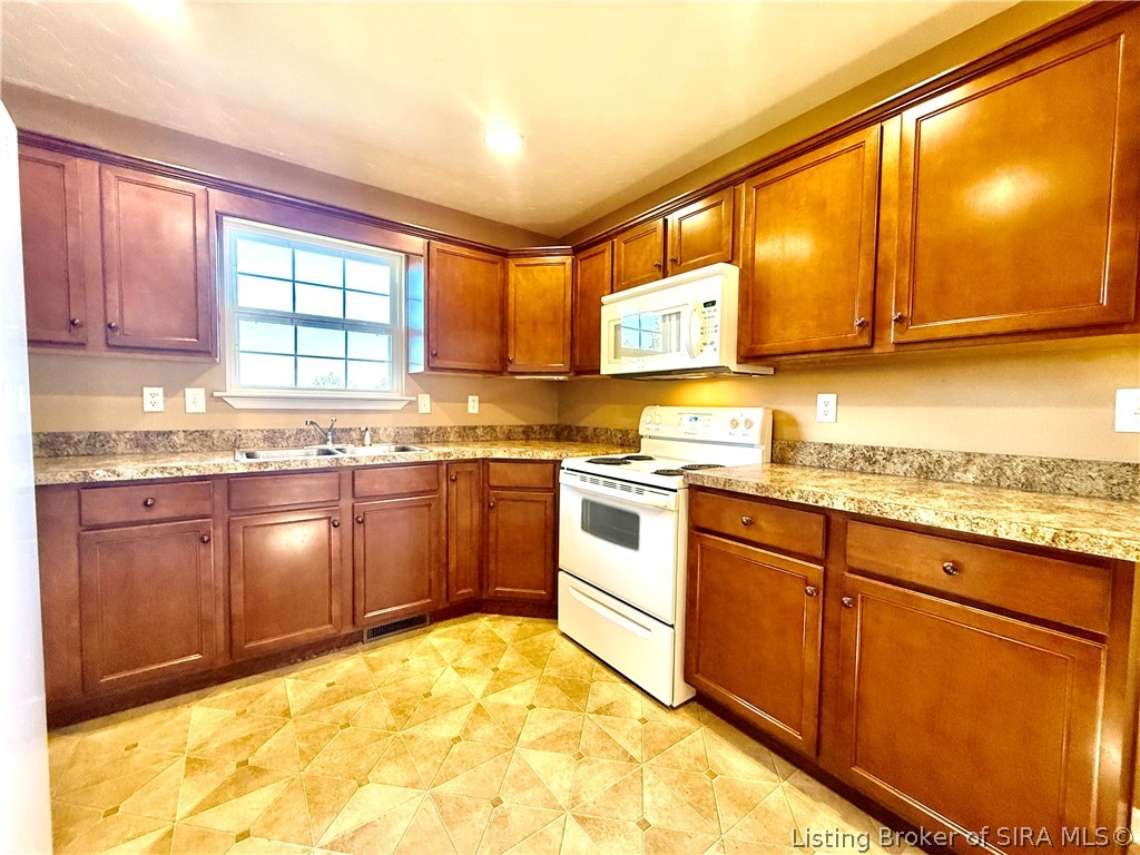 406 Crest Way Property Photo 16