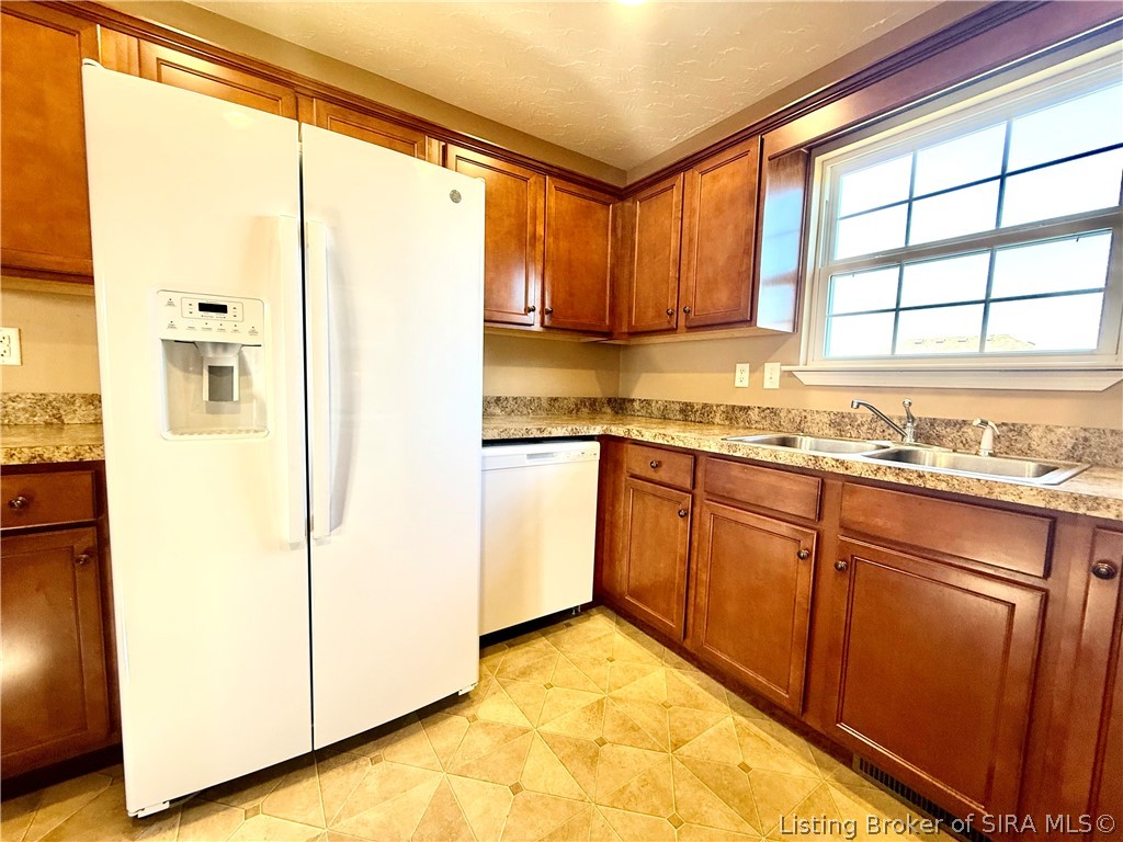 406 Crest Way Property Photo 17