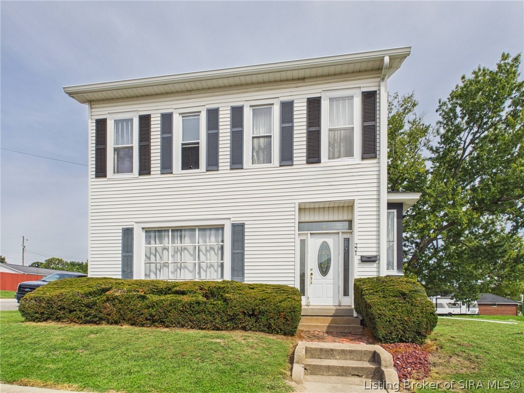221 W Walnut Street Property Photo 1