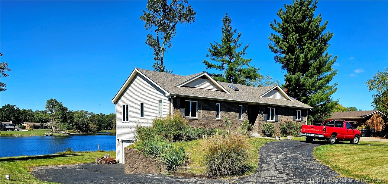 255 N Lakeside Drive Property Photo 2