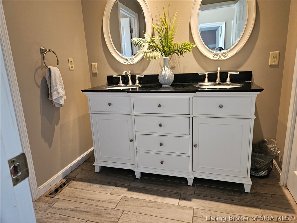 255 N Lakeside Drive Property Photo 14