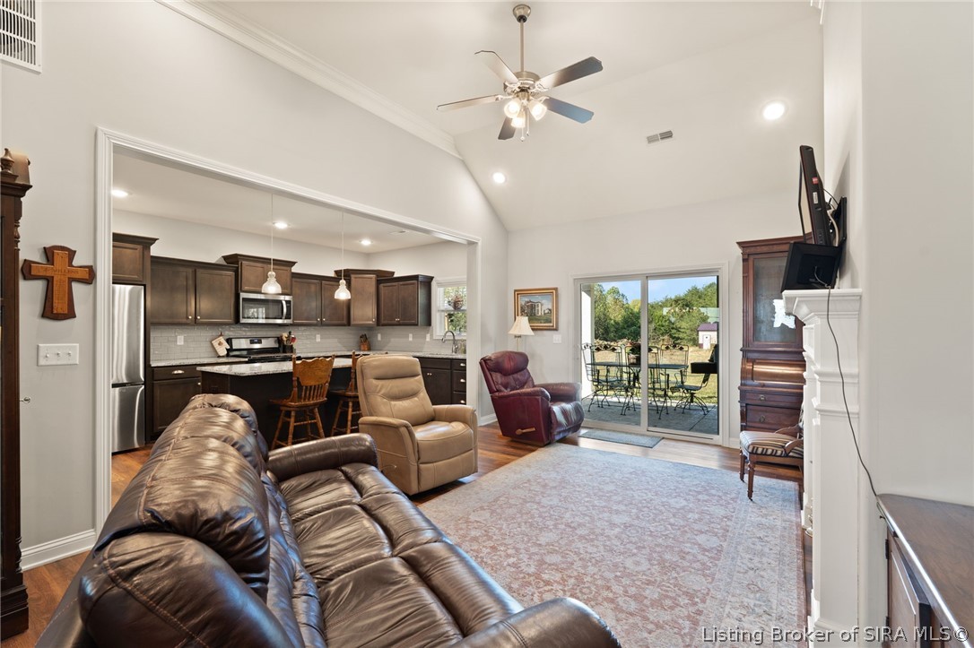 688 Sun Studio Drive Property Photo 8