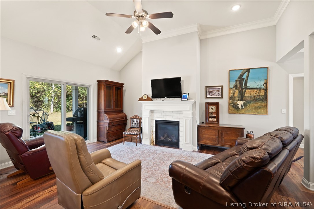 688 Sun Studio Drive Property Photo 9