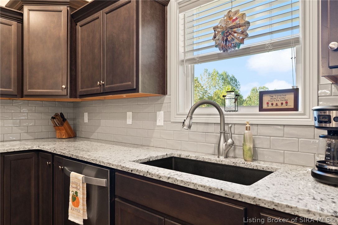 688 Sun Studio Drive Property Photo 17