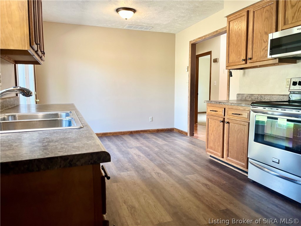 310 Mouser Street Property Photo 6