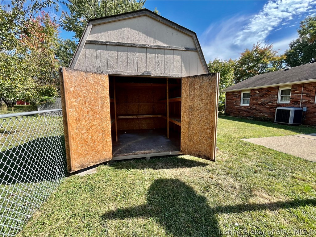 310 Mouser Street Property Photo 30