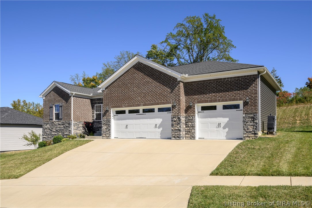 4003 Cedar Hill Court Property Photo 2