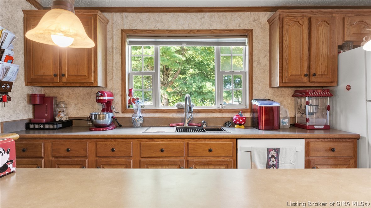 203 E Center Street Property Photo 8