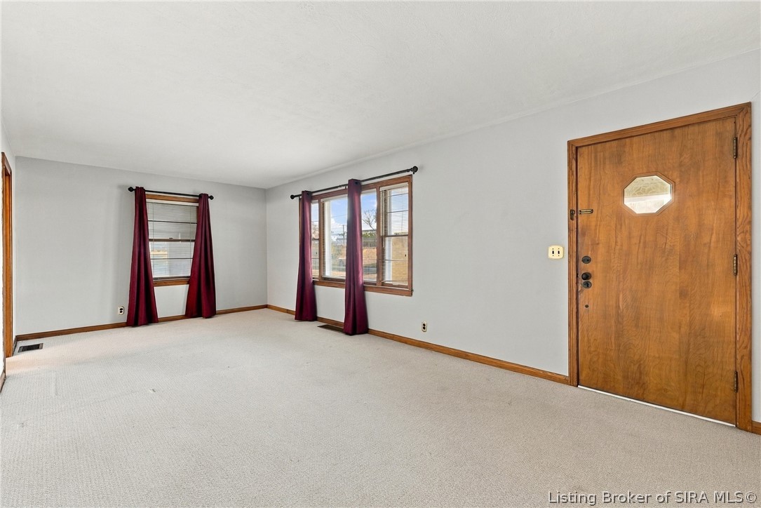 2647 Roanoke Avenue Property Photo 6