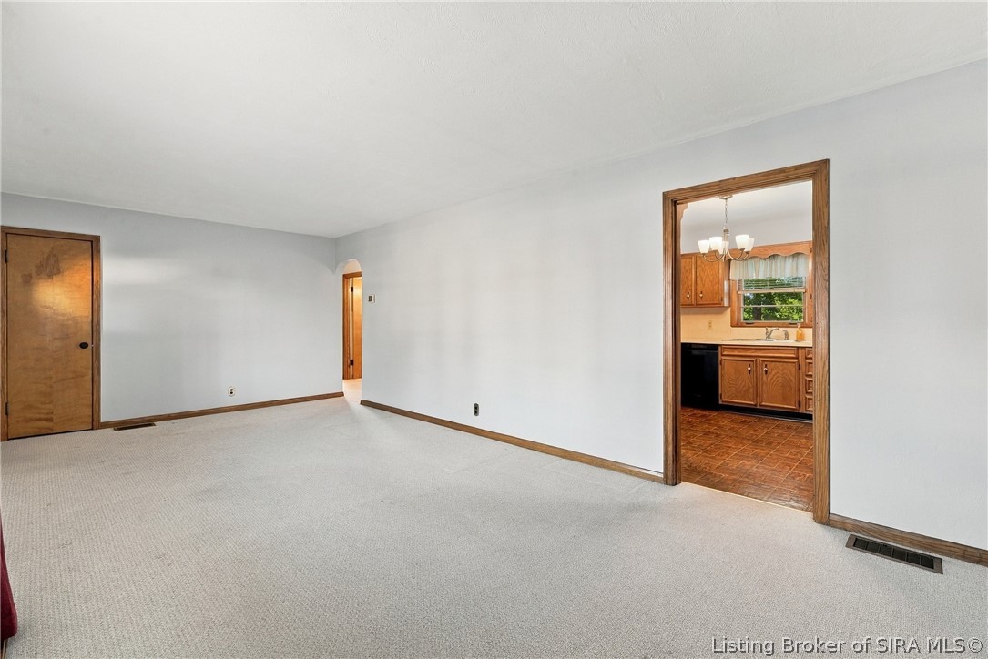 2647 Roanoke Avenue Property Photo 9