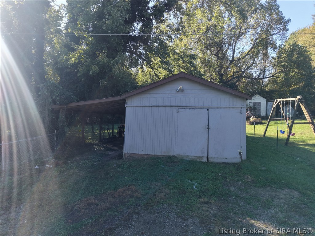 802 E County Line Road Property Photo 3