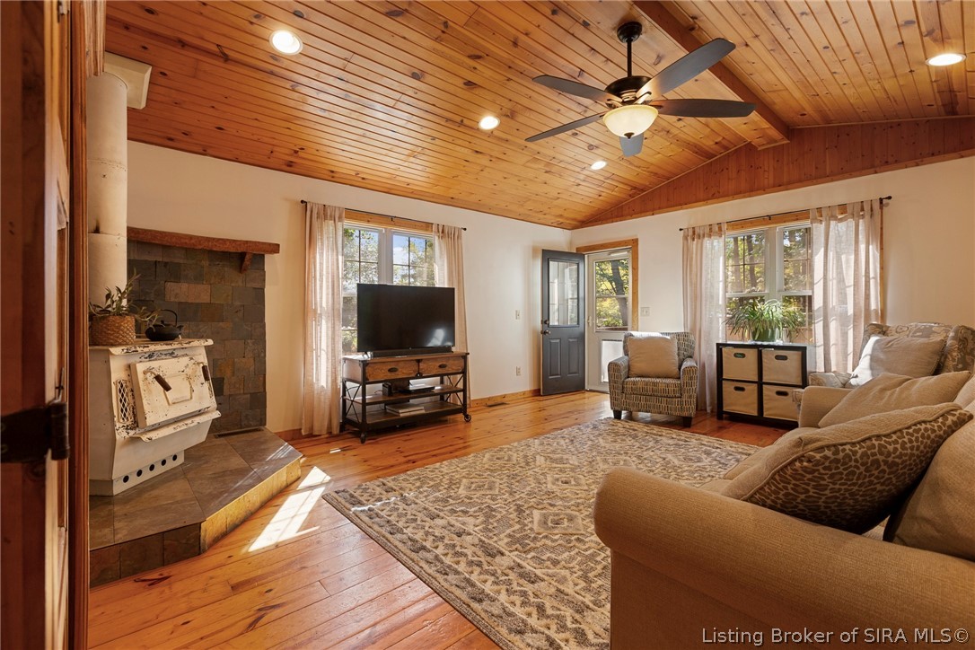 3102 Emmons Lane Property Photo 4
