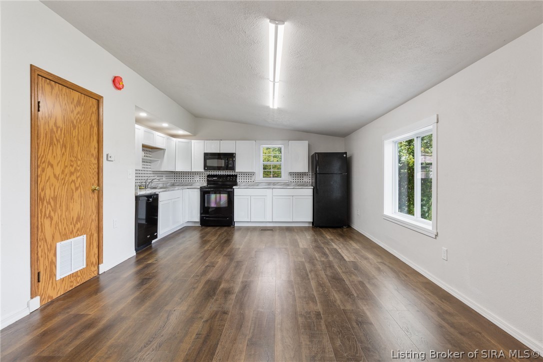 10055 Old Highway 111 Se Property Photo 16