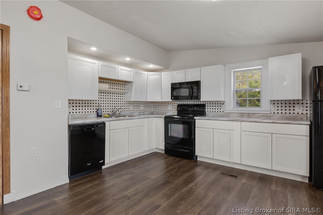 10055 Old Highway 111 Se Property Photo 17