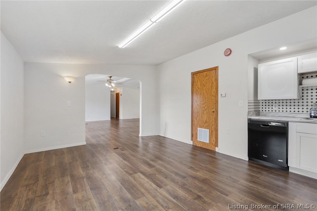 10055 Old Highway 111 Se Property Photo 18