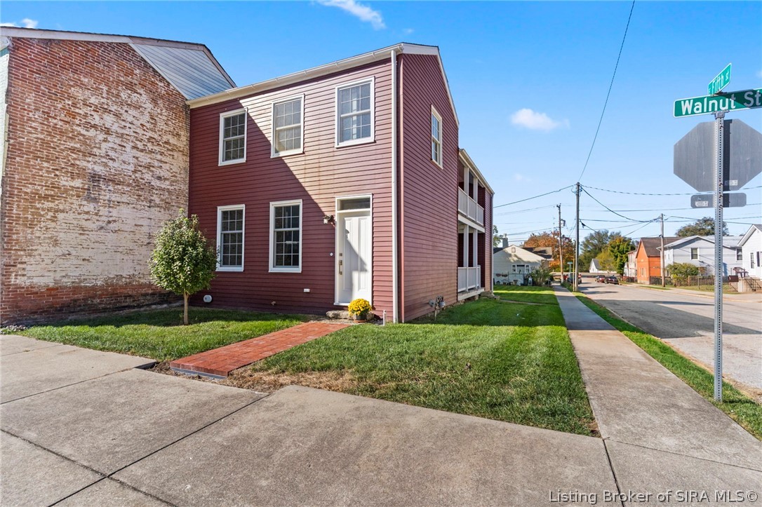 627 Walnut Street Property Photo 1