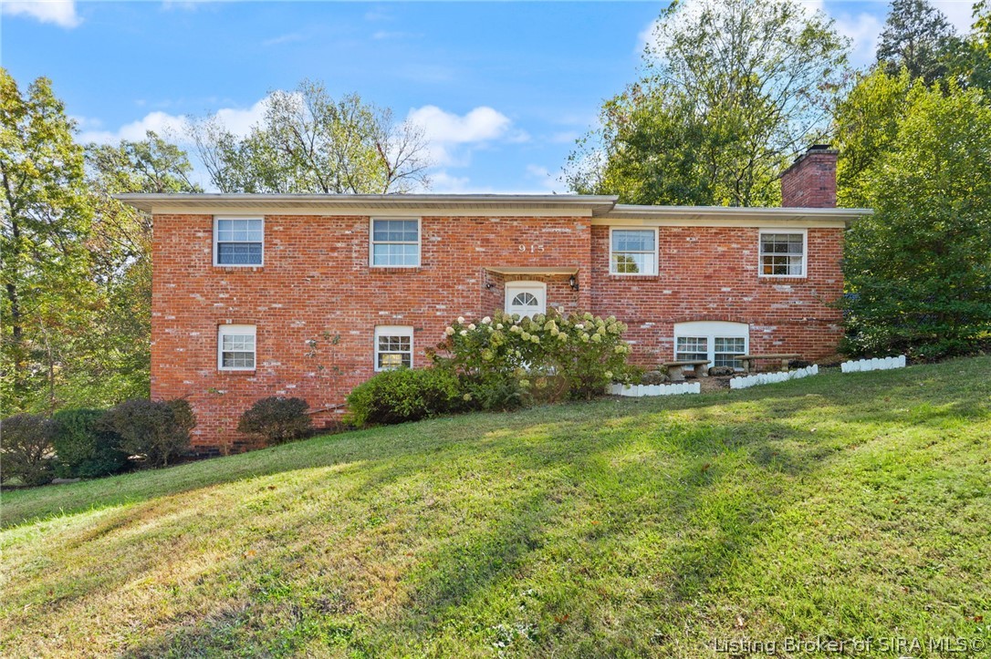 915 Oakland Court Property Photo 1