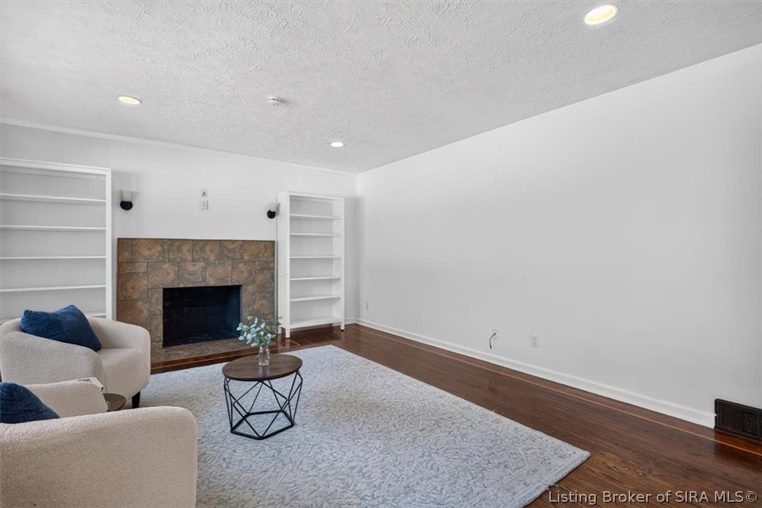 1006 Greenleaf Drive Property Photo 8