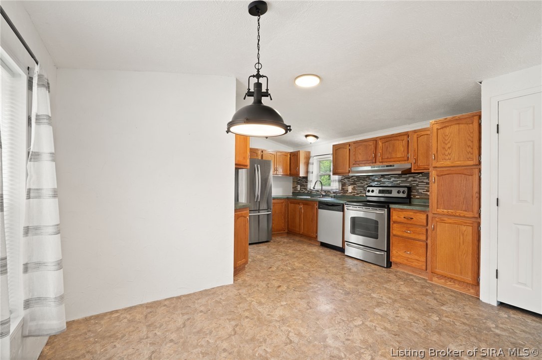 5137 N Vanlaningham Road Property Photo 9