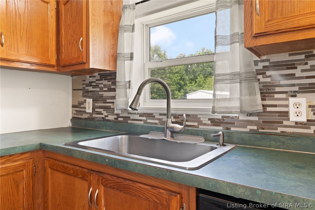 5137 N Vanlaningham Road Property Photo 17