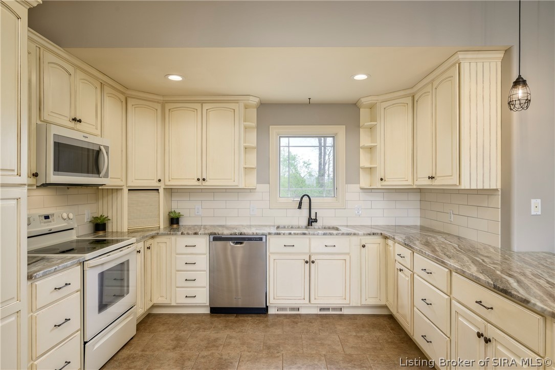 6205 Juniper Ridge Court Property Photo 13