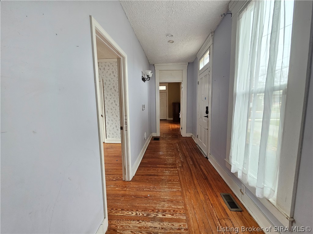 716 E 7th Street Property Photo 4