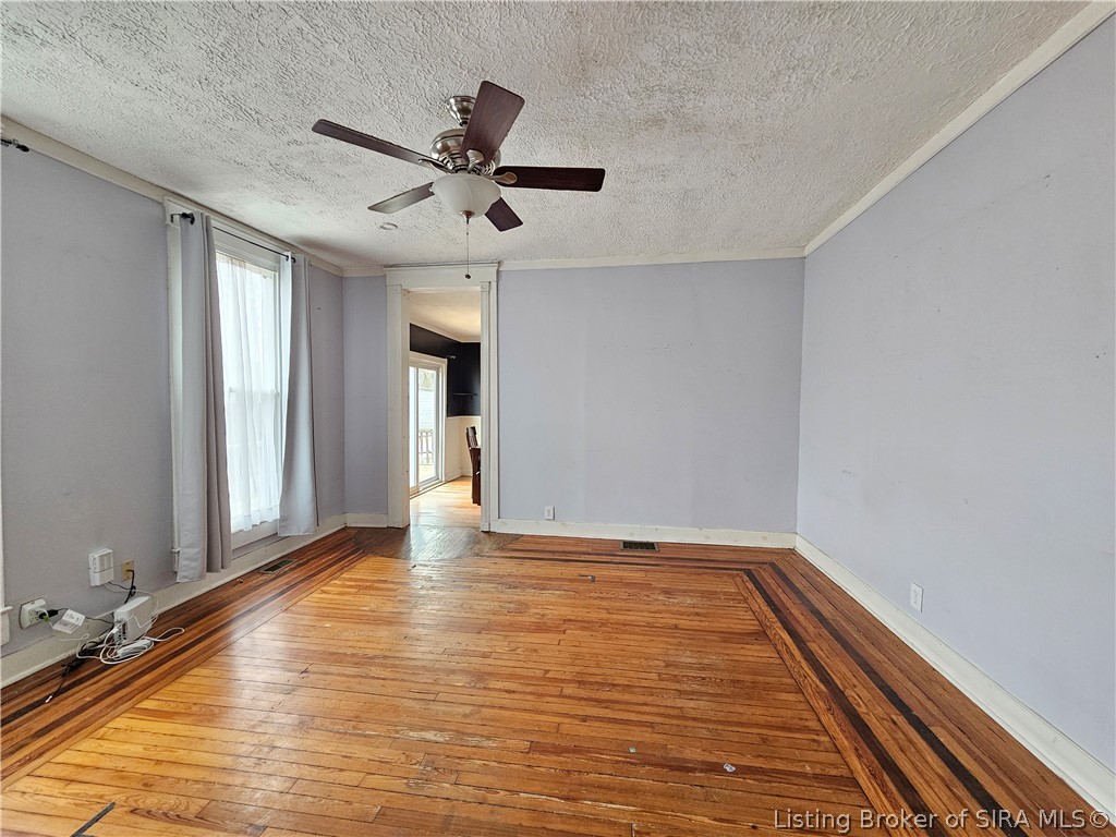 716 E 7th Street Property Photo 8
