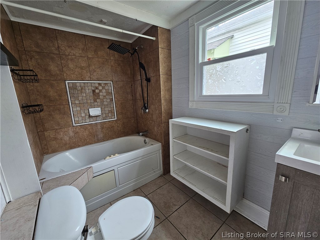 716 E 7th Street Property Photo 10