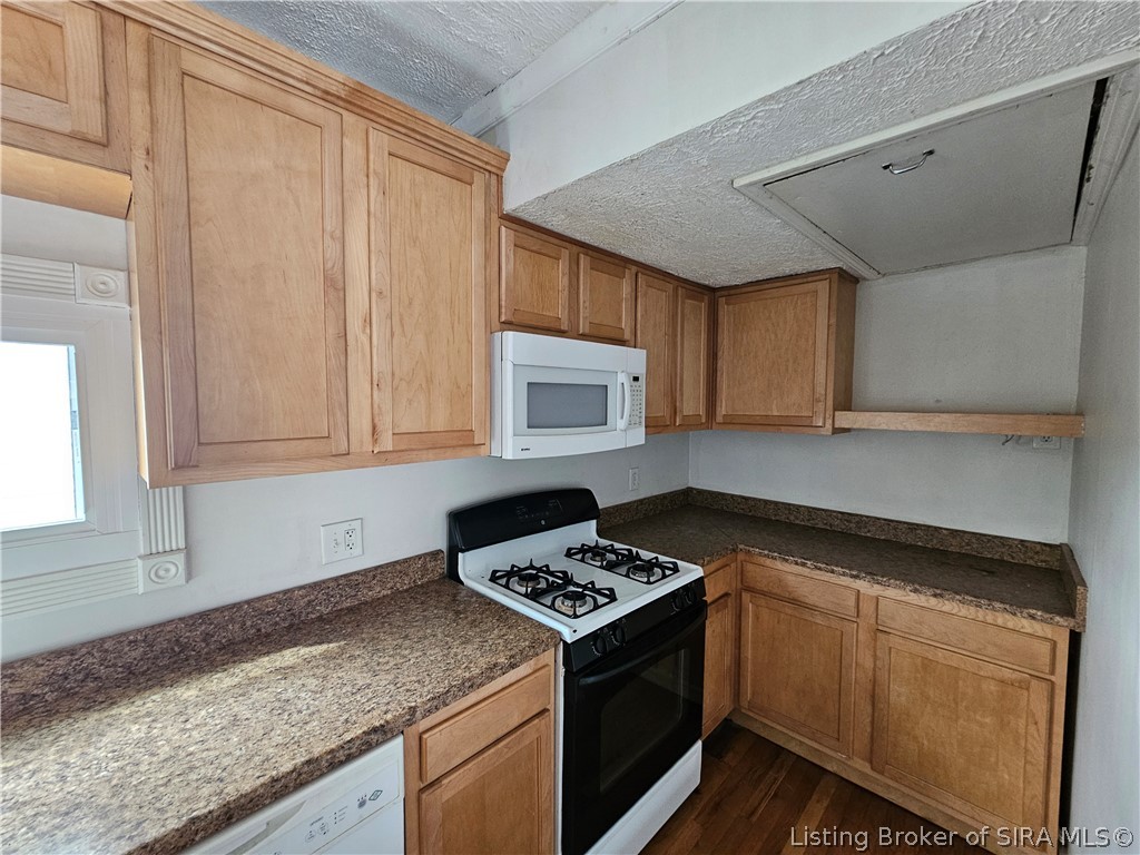 716 E 7th Street Property Photo 17