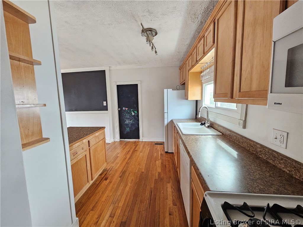 716 E 7th Street Property Photo 18
