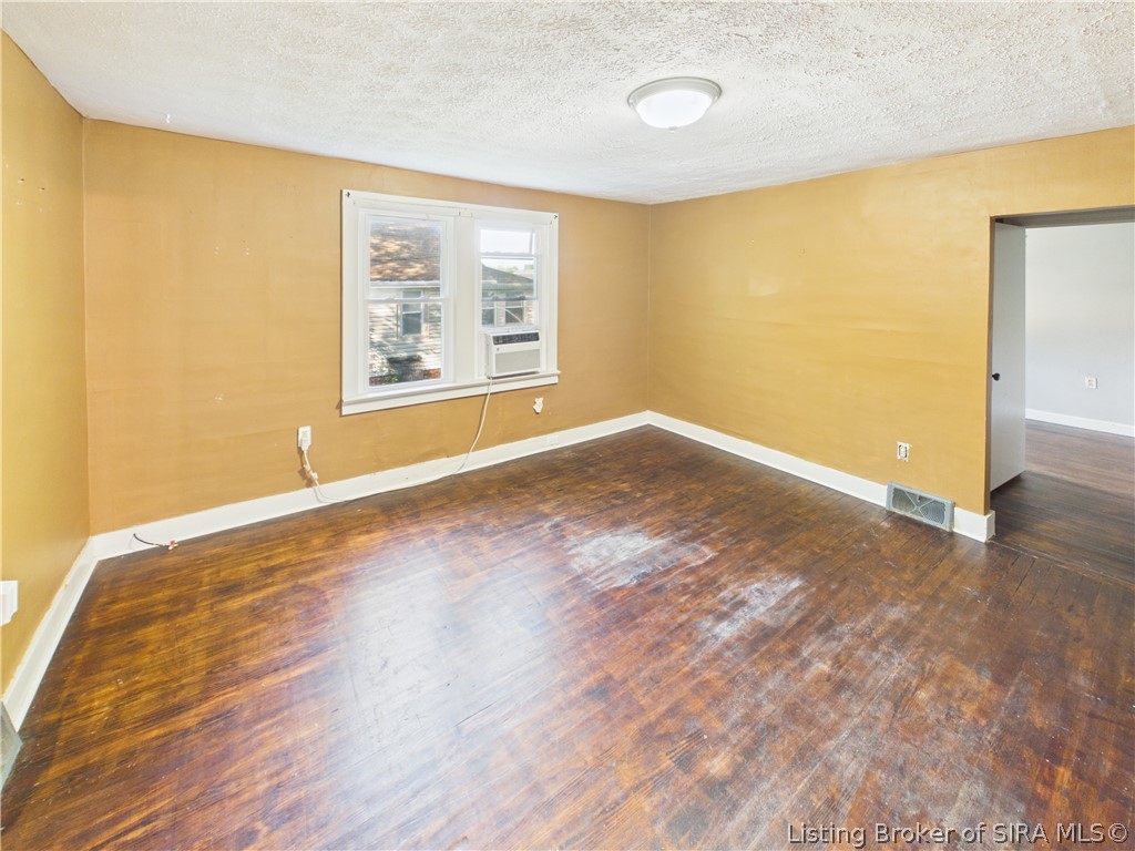 420 Oak Street Property Photo 5