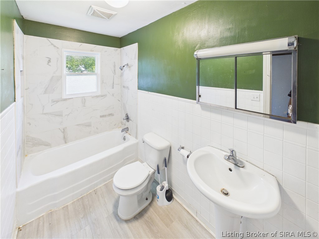 420 Oak Street Property Photo 8