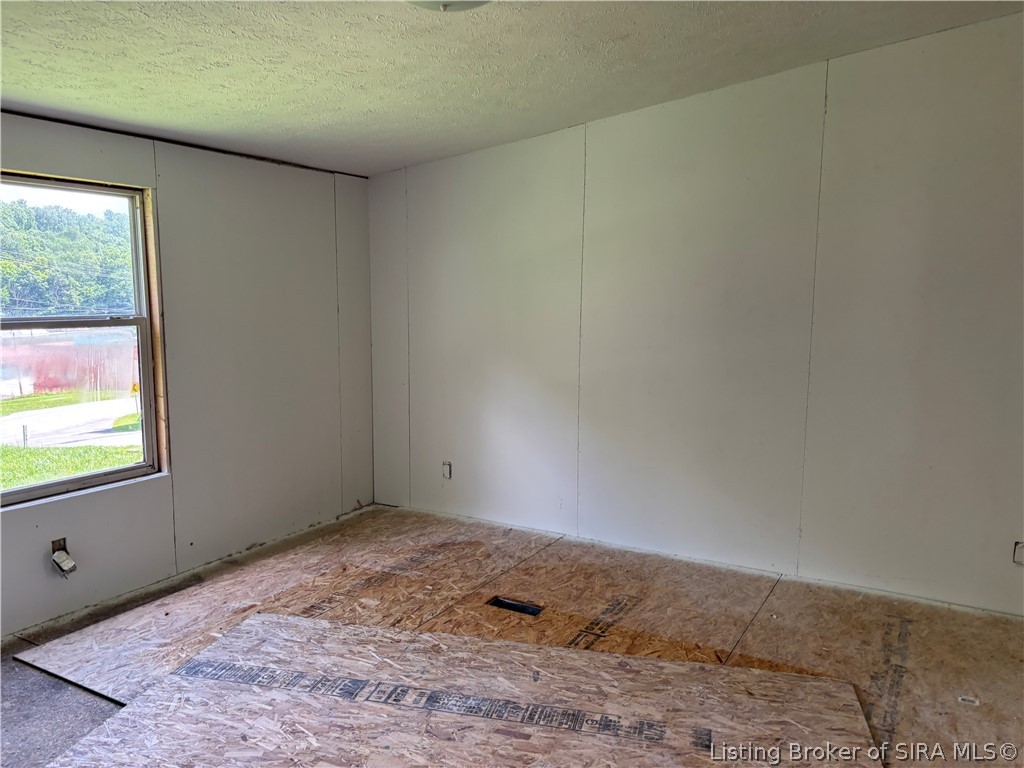 261 S Main Street Property Photo 8