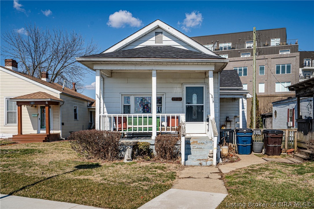 427/429 E Riverside Drive Property Photo 1