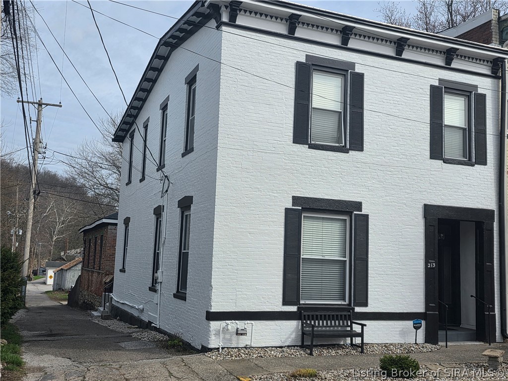 213 E FOURTH Street Property Photo 1