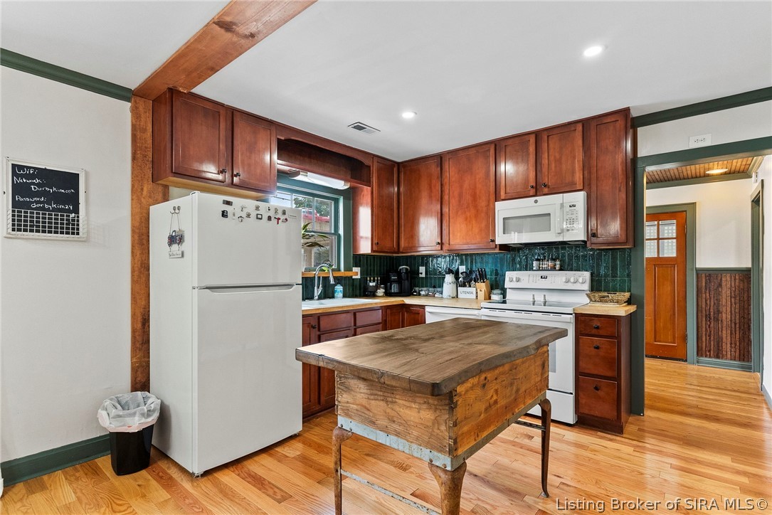 128 West Street Property Photo 8