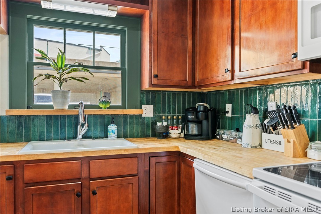 128 West Street Property Photo 10