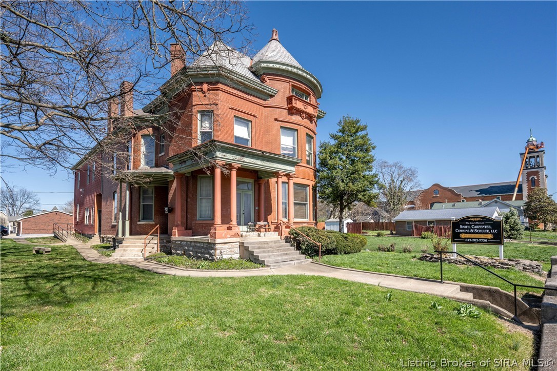 209 E Chestnut Street Property Photo 1
