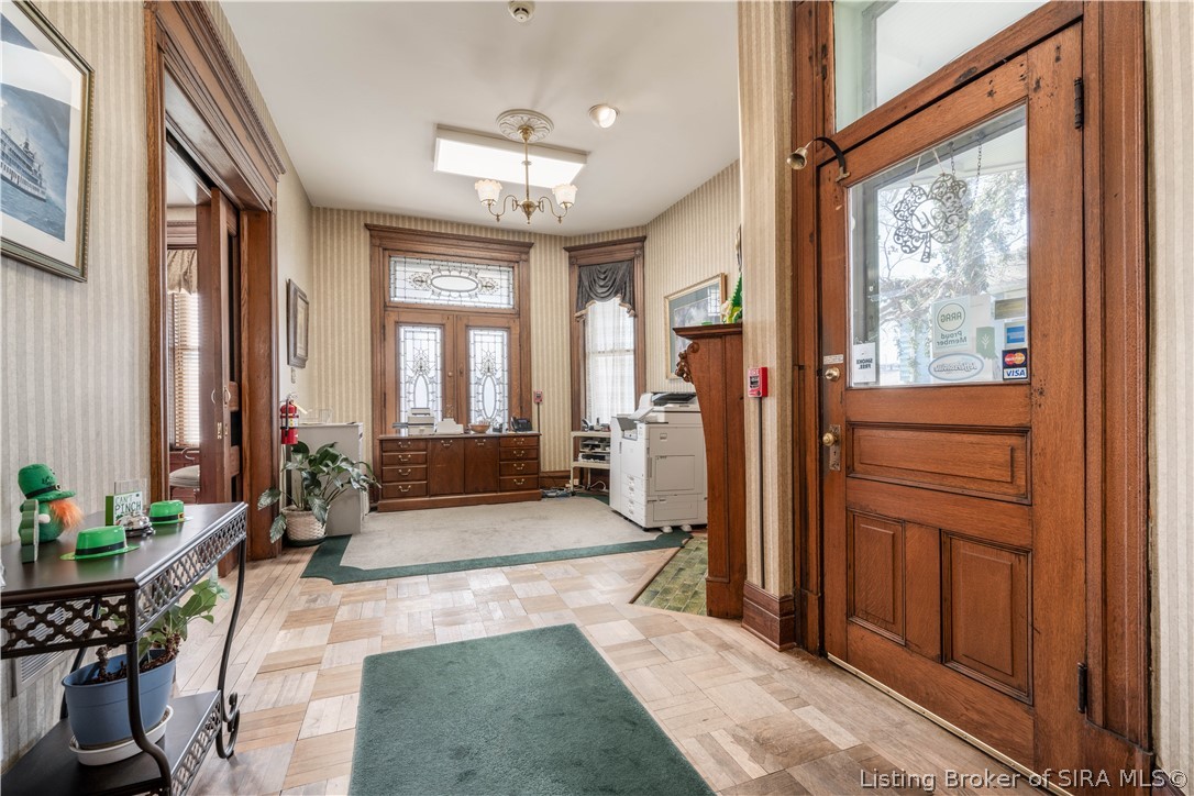 209 E Chestnut Street Property Photo 4