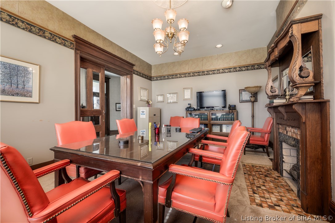 209 E Chestnut Street Property Photo 6